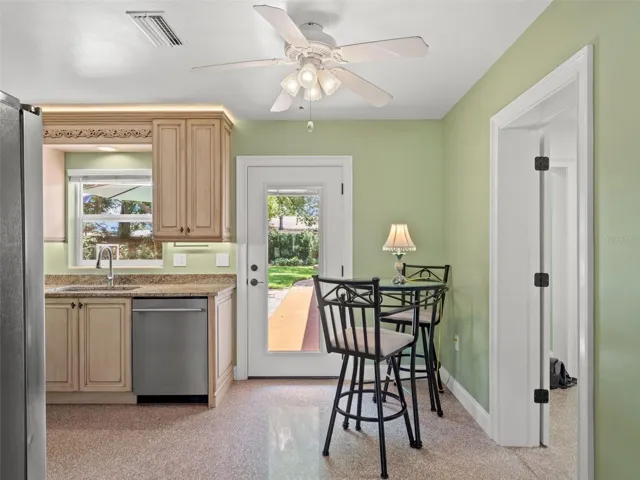 Kitchen & Dinette