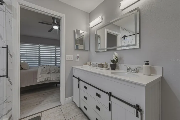 Primary Bath w/Lighted Makeup Vanity Mirror