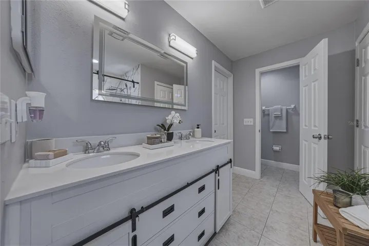 Primary Bath w/Dual Sink Vanity