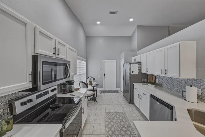 Kitchen w/Quartz Countertops