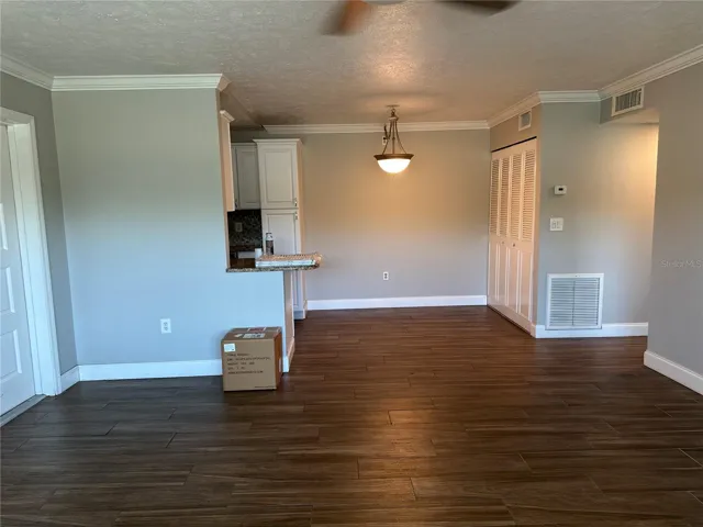 Living Room/Dining