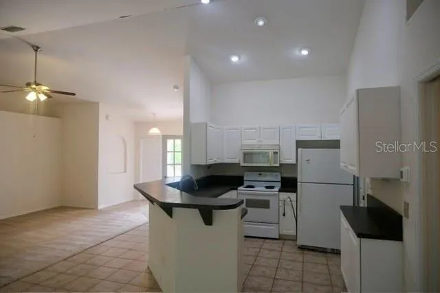 Kitchen, breakfast bar