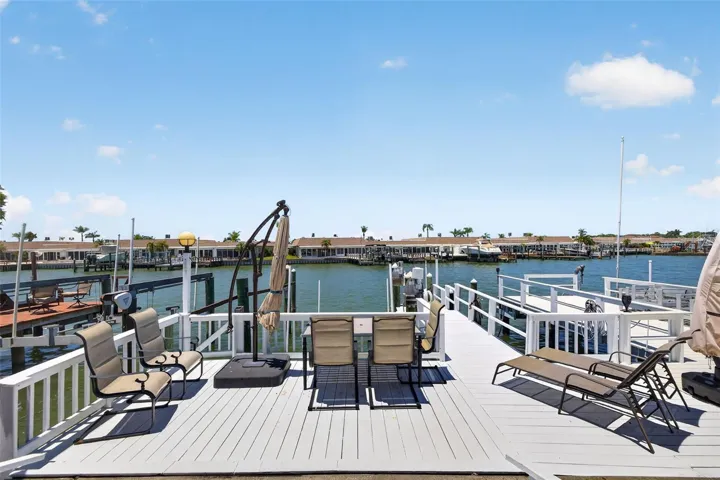 Deck with Boatlift