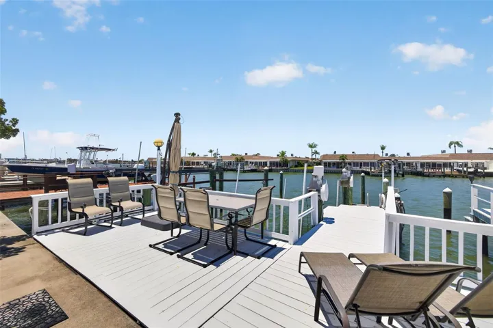 Deck with Boatlift