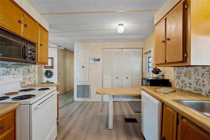 Plus it has a small breakfast nook and a large pantry