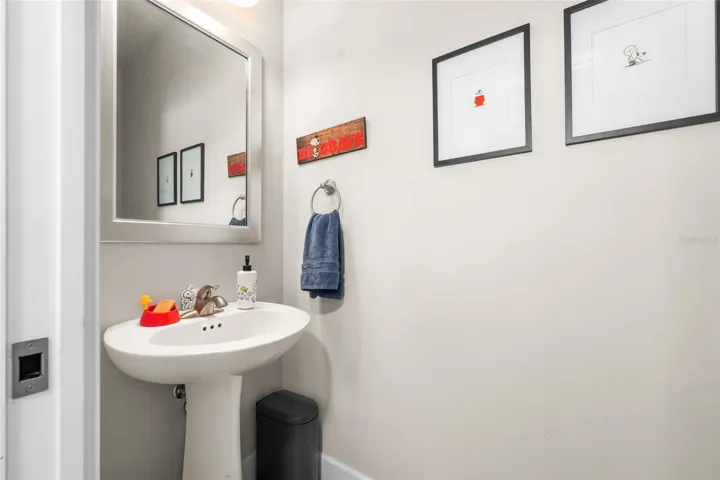 1/2 Bathroom