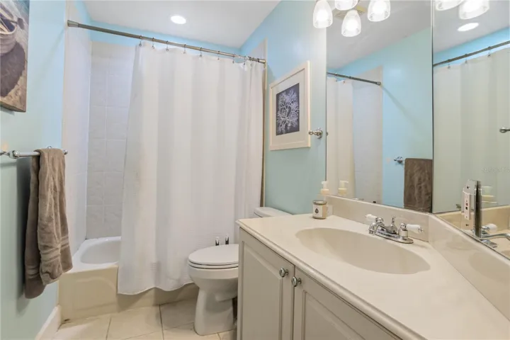 2nd Full Upstairs bathroom