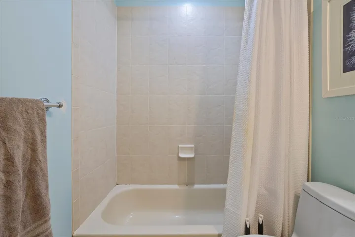 2nd Full Upstairs bathroom