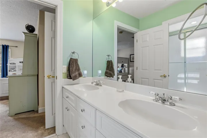 Jack and Jill connecting Bedrooms 3&4