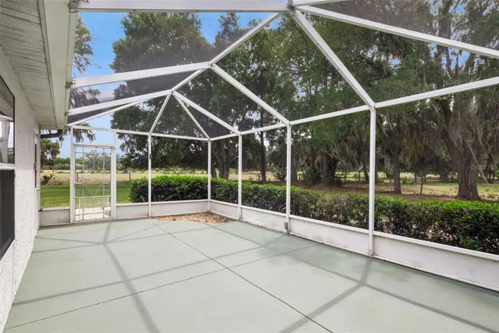Rare 3 bedroom Villa with sunset pasture vies in Royal Oak Estates