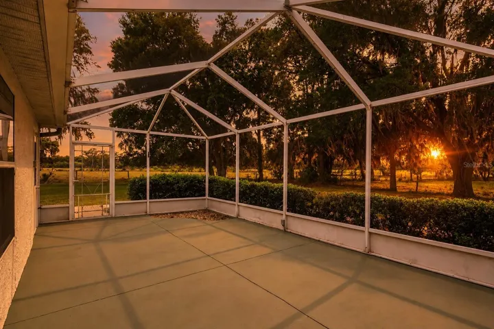 Rare 3 bedroom Villa with sunset pasture vies in Royal Oak Estates