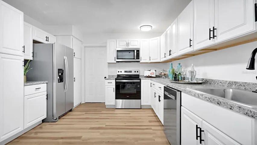 Updated Kitchen Featuring Sleek Finishes & Functional Layout