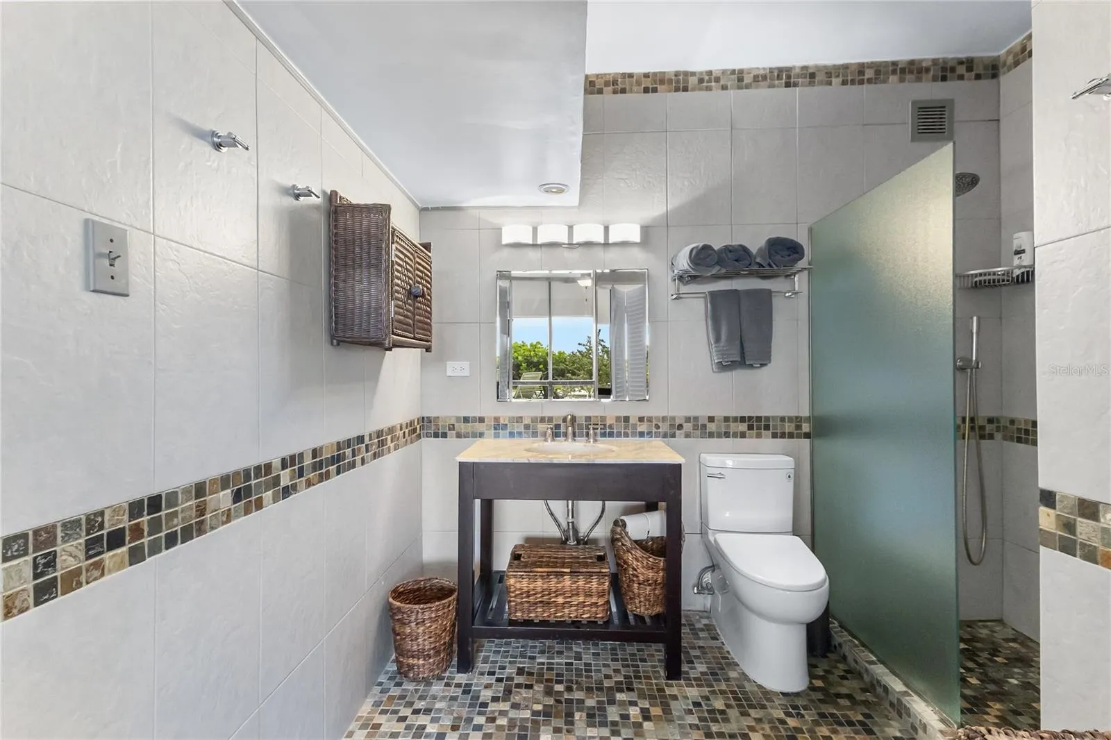 Master bathrom