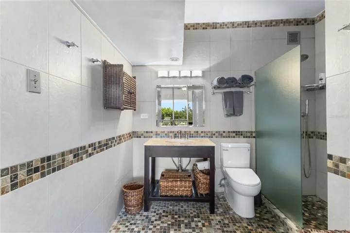 Master bathrom