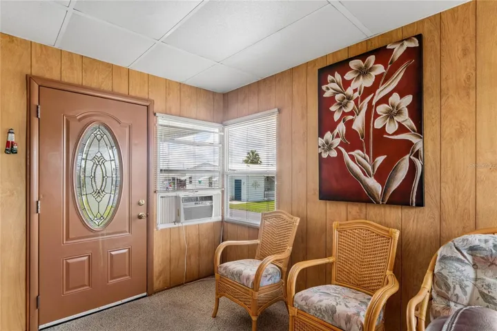 BRIGHT BONUS ROOM WITH WALL A/C