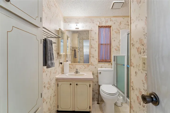 MASTER BATH EN SUIET MASTER BEDROOM