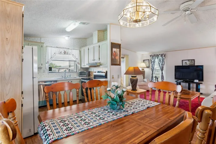 KITCHEN, DININGROOM AND FAMILY ROOM ALL BRIGHT AND OPEN
