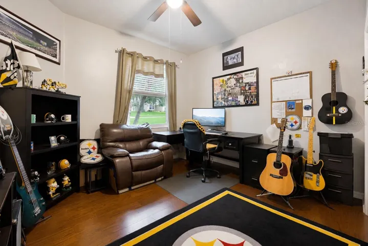 office/den/bedroom option