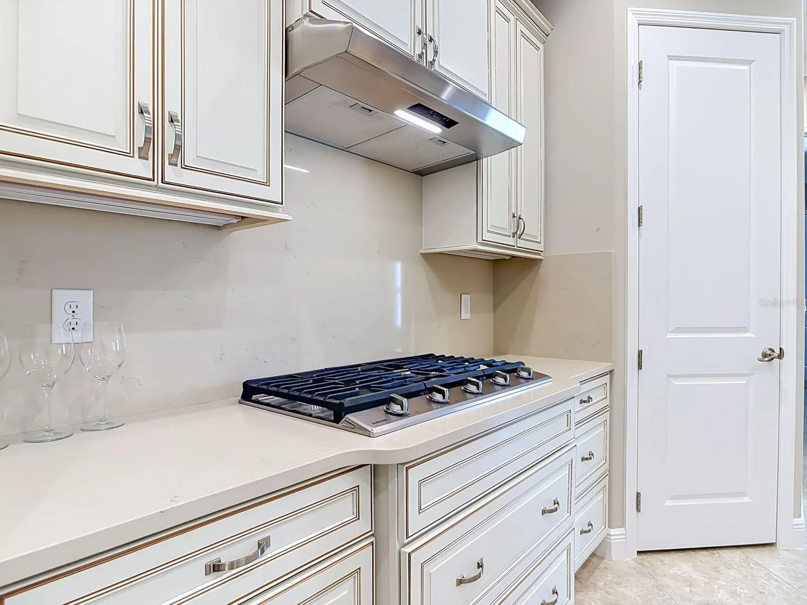 Natural Gas cook top with upgraded cabinets