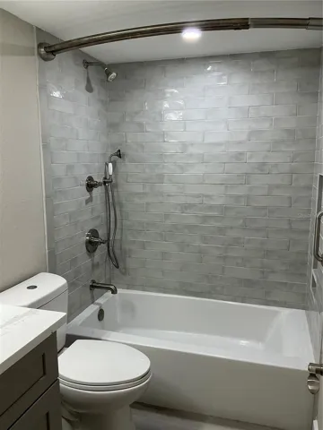 Guest bath shower and tub