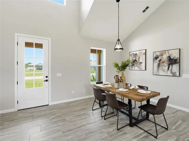 Dining/Foyer View