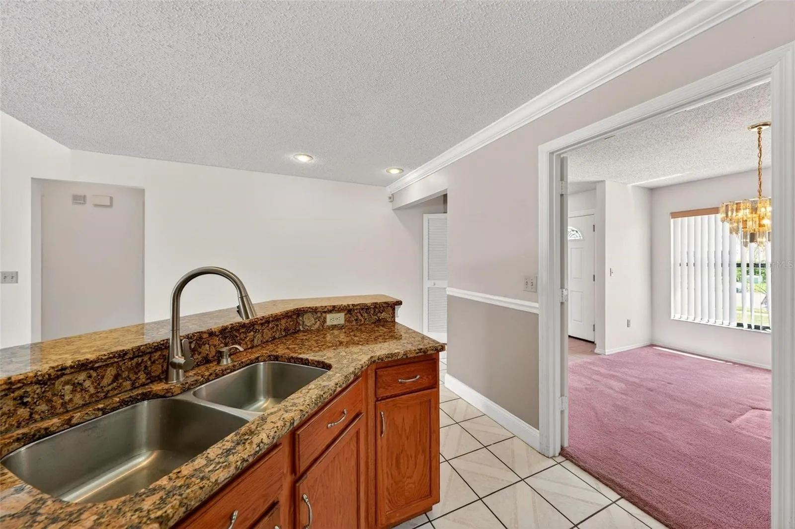 Dining Room to Right