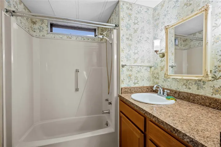 Guest bathroom.