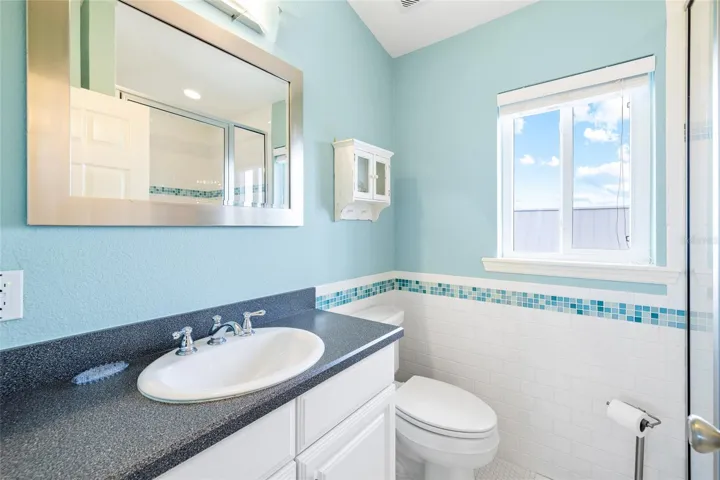 Primary bedroom bathroom