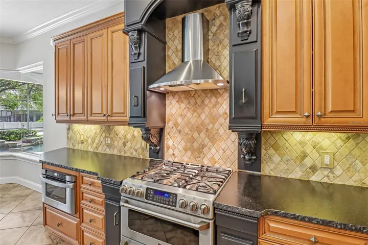 GOURMET KITCHEN W GAS RANGE