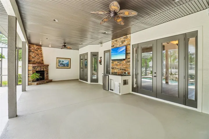 LANAI W/WET BAR AND REFRIGERATOR
