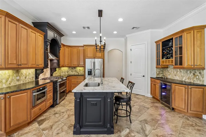 KITCHEN WITH ISLAND AND WINE BAR