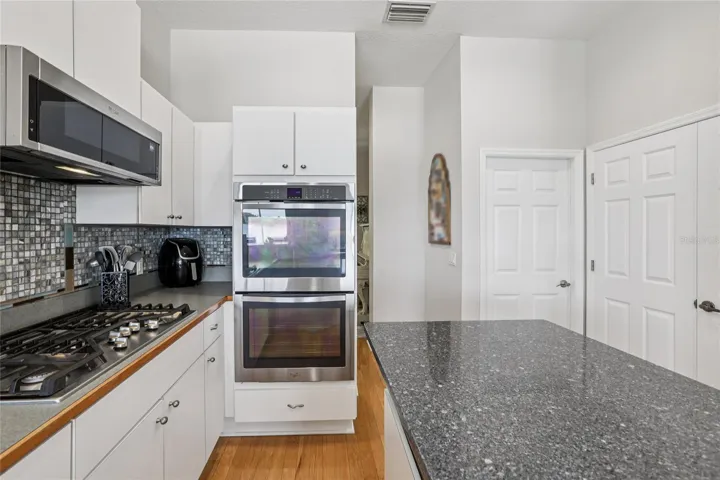Gas Cooktop / Double Oven