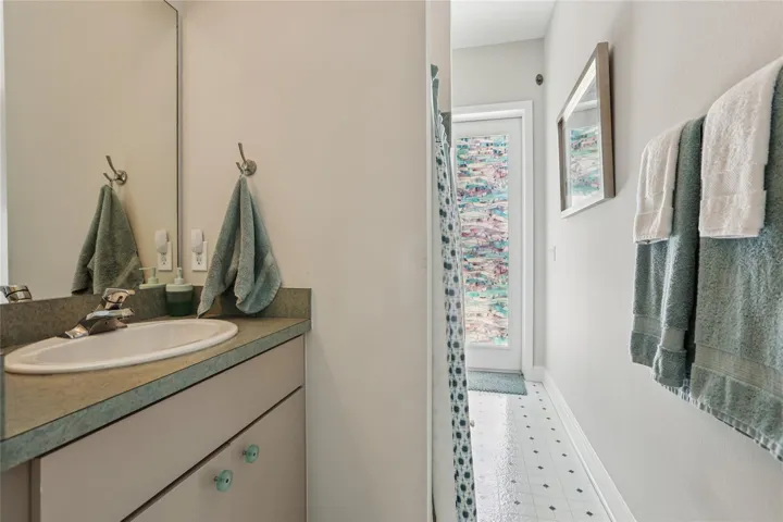 Bathroom 2 / Pool Bath
