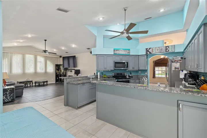 Breakfast/Dining Area