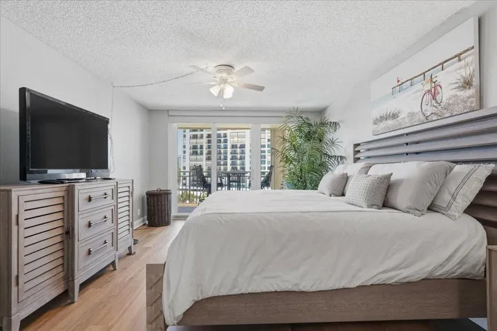 PRIMARY SUITE WITH DIRECT ACCESS TO THE BALCONY