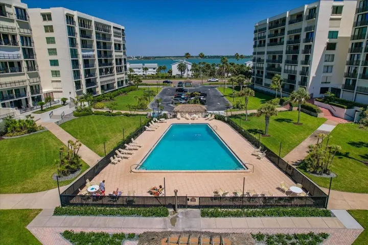 BEAUTIFUL GROUNDS & TROPICAL LANDSCAPING