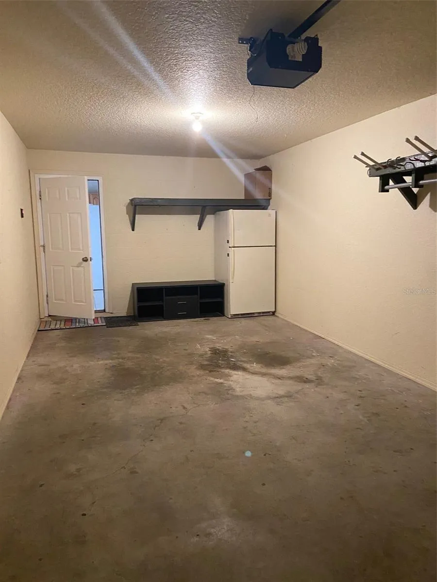 Deep 1 car garage