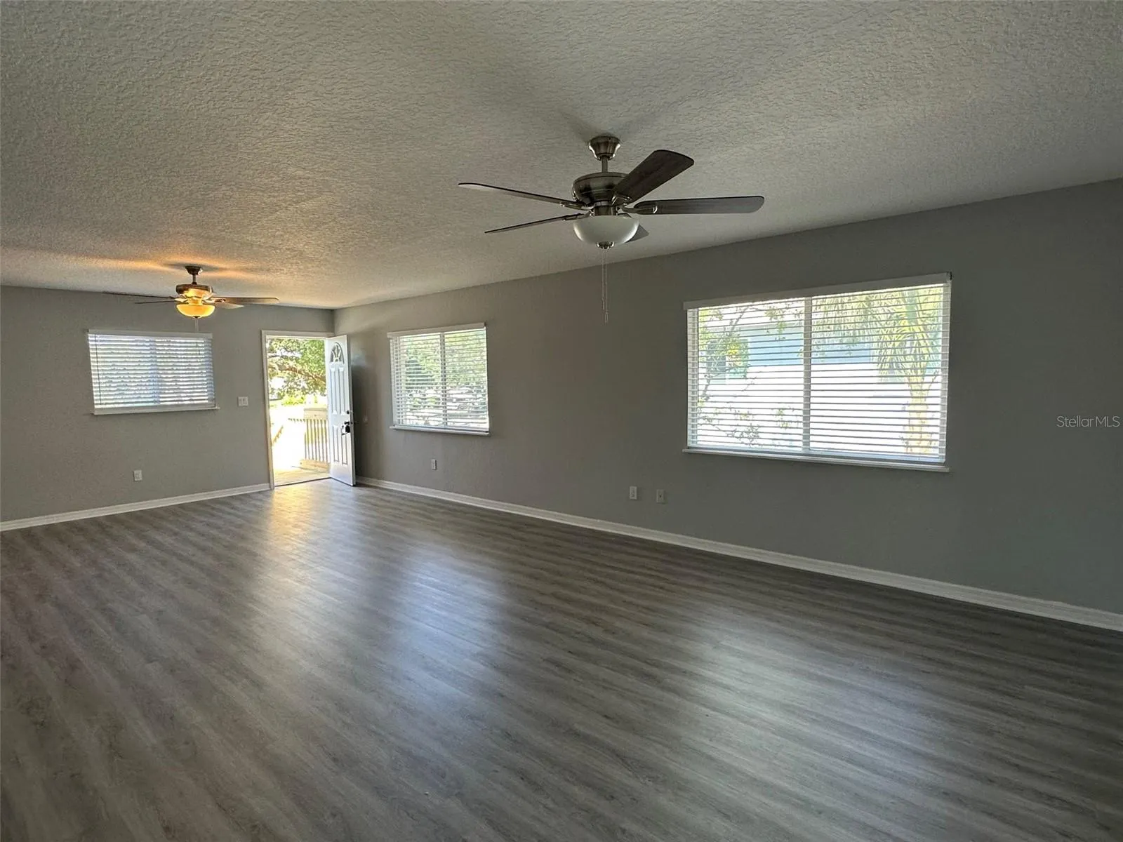 Open living dining