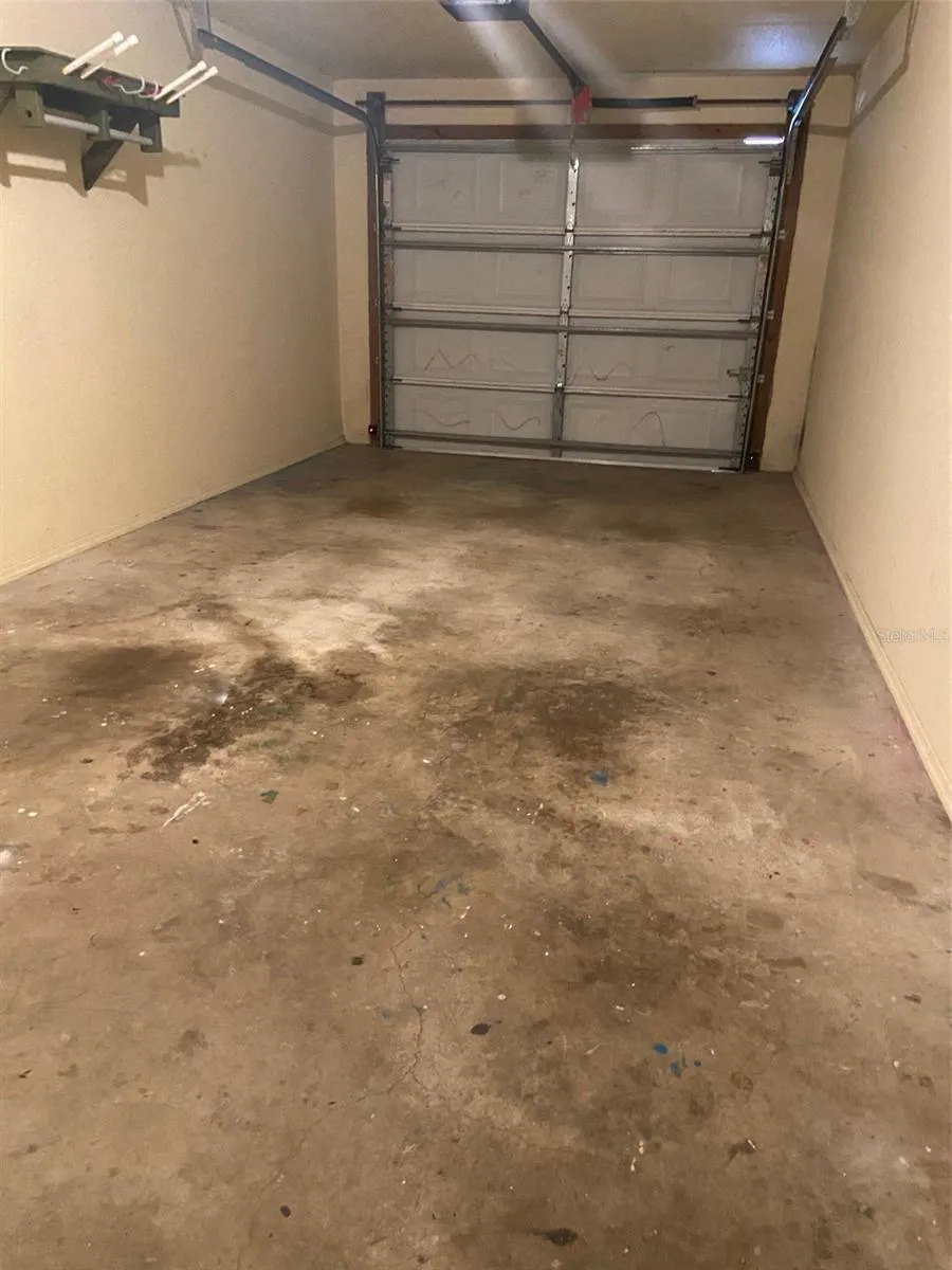 Deep 1 car garage