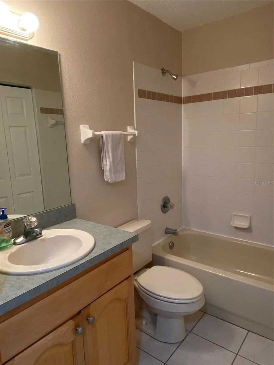 Bathroom w tub