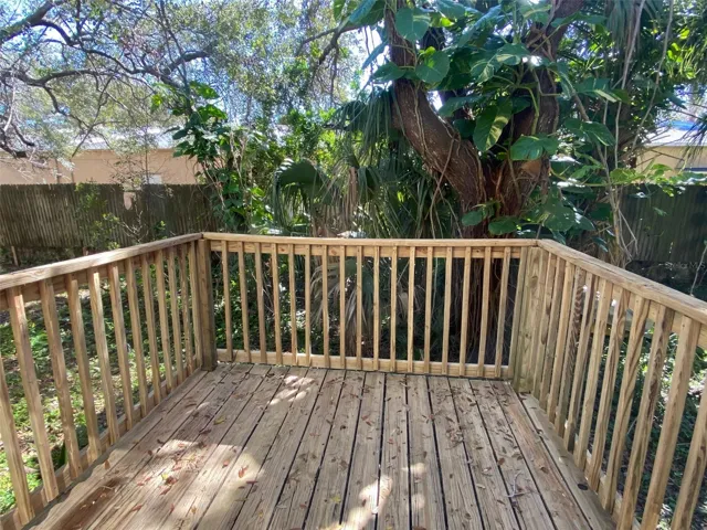 Lower unit Deck