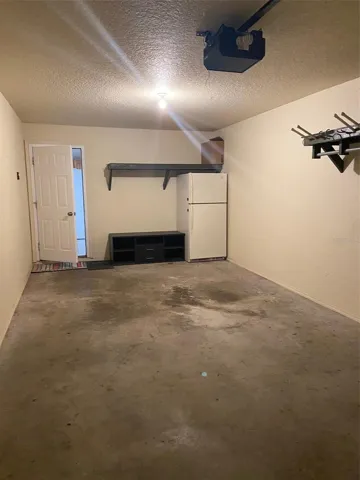 Deep 1 car garage