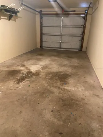 Deep 1 car garage