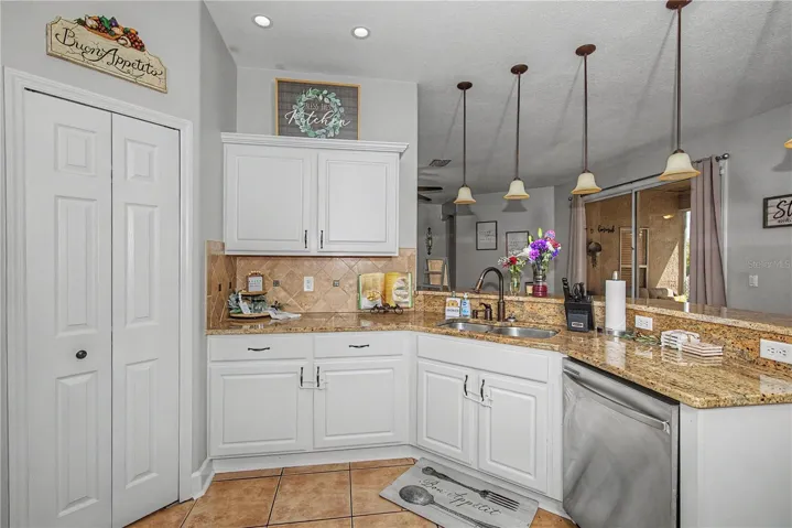 Eat-in Kitchen
