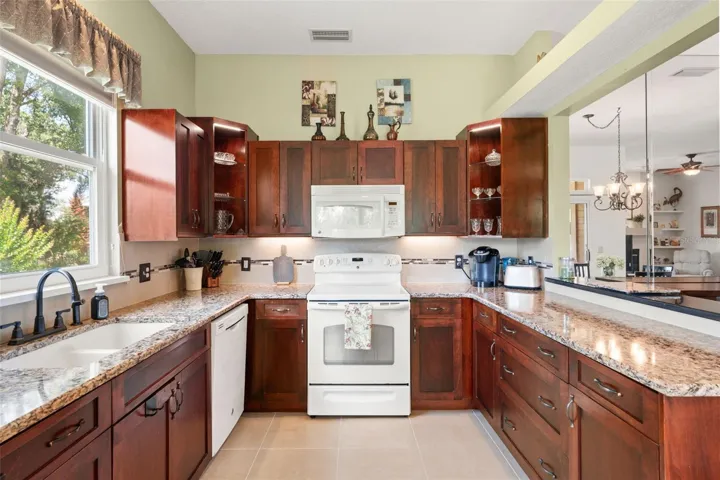 Full Kitchen
