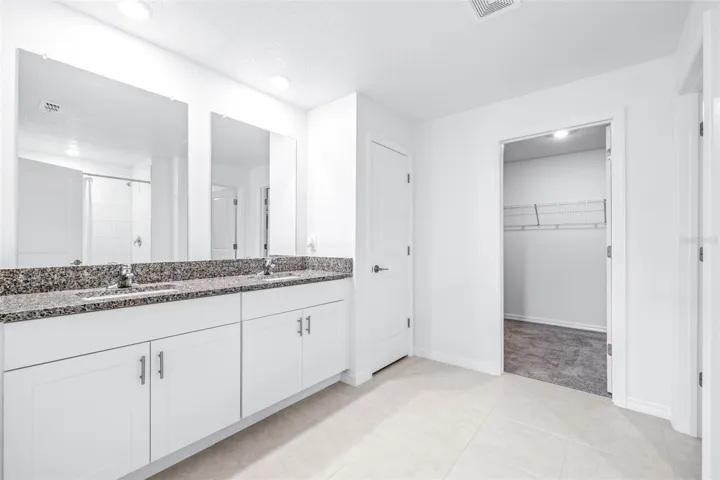 En Suite With Dual Sinks 13x10