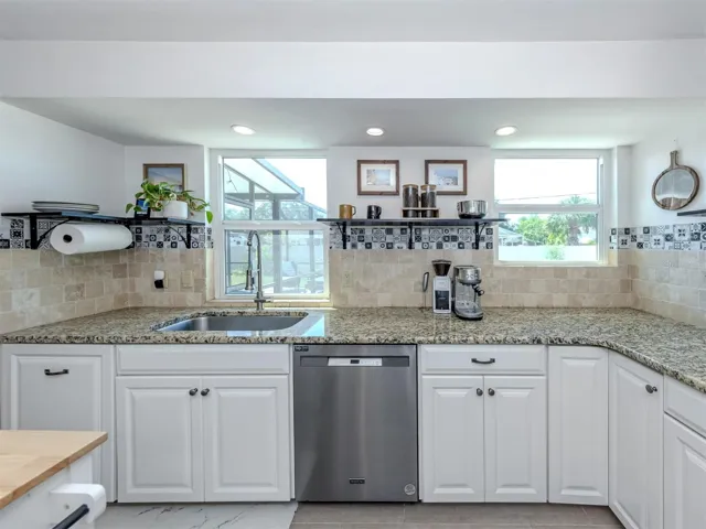 Light and bright kitchen windows