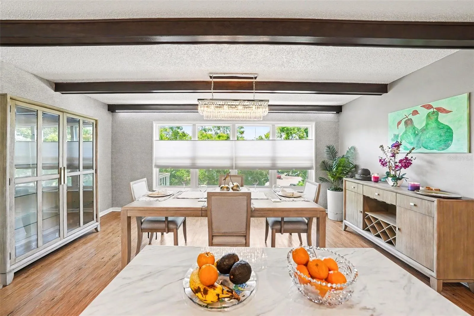 Large Dining Room. Exquisite lighting.