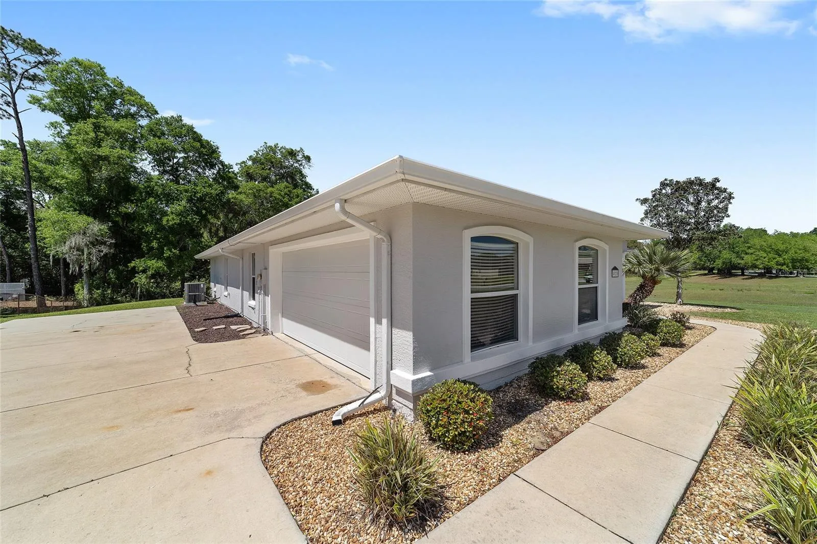 Side-Facing Garage and Front sidewalk