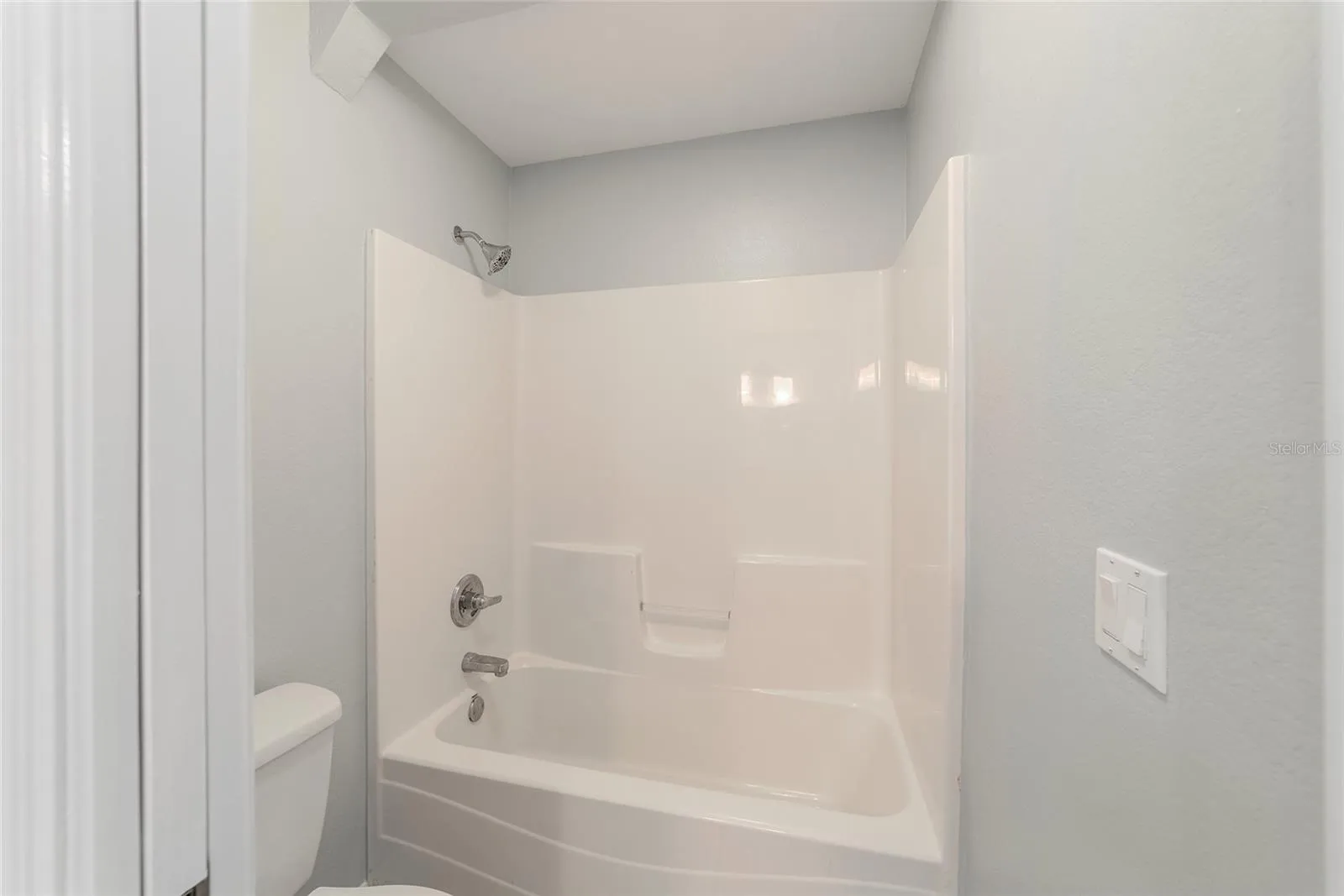 Jack-and-Jill shower/tub combo